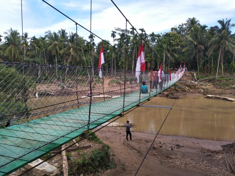 Jembatan Perintis (Jembatan Gantung) yang dibangun melalui Program Jembatan Garuda di Desa Lhok Kuyun, Kecamatan Sawang, Kabupaten Aceh Utara, menjadi akses penghubung bagi masyarakat di wilayah tersebut, Senin (9/3/2026). Foto: Dok. Istimewa 