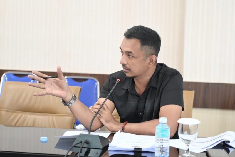 Anggota DPRK Banda Aceh Teuku Arief Khalifah meminta Pemerintah Kota Banda Aceh segera menerapkan sistem zonasi bagi pedagang kaki lima guna menata aktivitas perdagangan di ruang publik, Kamis (5/3/2026). Foto: Dok. Istimewa