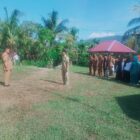 Ket foto : Reje Kasiman memimpin apel pagi bersama perangkat desa Wihni Durin.(Dok: Ist)