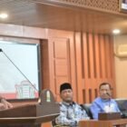 Sekda Aceh, M. Nasir, S.IP, MPA, saat memberikan sambutan serta meluncurkan Dashboard Peta Aksi dan Partisipasi Masyarakat untuk Penanggulangan Bencana Aceh, di Gedung Serbaguna Setda Aceh, Banda Aceh, Jum'at (27/2/2026). Foto: Dok. Biro Adpim Setda Aceh