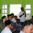 Perwakilan Forum Masyarakat Indrapuri menyampaikan keterangan pers terkait polemik SK Bupati Aceh Besar tentang penetapan Imum Chik Masjid Abu Indrapuri, Sabtu (1/3/2026). Foto: Dok. Istimewa