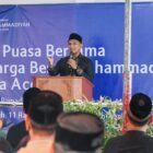 Wakil Wali Kota Banda Aceh Afdhal Khalilullah memberi kata sambutan di acaa buka puasa bersama keluarga besar Muhammadiyah Kota Banda Aceh di Muhammadiyah Children Center (MCC), Sabtu (28/2/2026). Foto: Dok. Prokopim Kota Banda Aceh