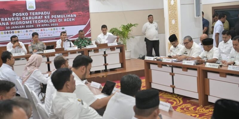 Wakil Gubernur Aceh H. Fadhlullah, didampingi Sekda Aceh, M. Nasir, S.IP, MPA, menggelar rapat bersama Forkopimda Aceh, para Asisten Sekda Aceh, Staf Ahli Gubernur Aceh, Kepala SKPA/Biro dan Instansi terkait, dalam rangka membahas Penanganan Inflasi, Peringatan Malam Nuzulul Qur’an dan Festival Ramadhan 1447 H, di Ruang Potensi Daerah Setda Aceh, Banda Aceh, Rabu (5/3/2026). Foto: Dok. Biro Adpim Setda Aceh