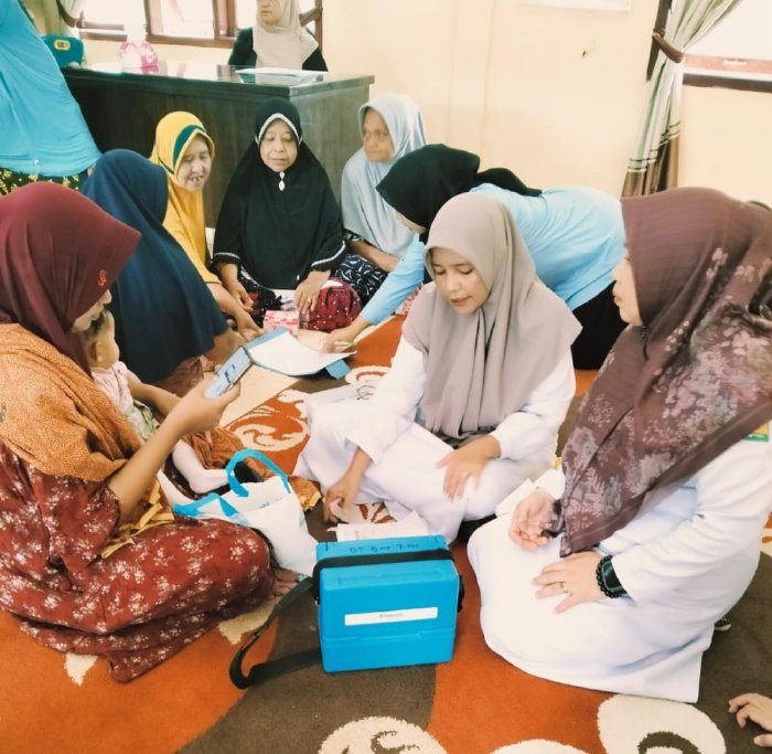 Kapus Kuta Malaka sedang memantau periksa tumbuh kembang anak di Gampong Lam Ara, Kecamatan Kuta Malaka, Aceh Besar, Kamis (05/03/2026). Foto: Dok. MC Aceh Besar