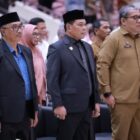 Bupati Aceh Besar H. Muharram Idris menghadiri pelantikan Rektor USK, periode 2026—2031 di Gedung AAC Prof. Dr. Dayan Dawood, Universitas Syiah Kuala, Banda Aceh, Senin (9/3/2026). Foto: Dok. MC Aceh Besar