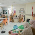 Plt Sekretaris Daerah Aceh Barat, Dr. Kurdi, membuka kegiatan Advokasi dan Sosialisasi Pengarusutamaan Gender (PUG) kewenangan kabupaten/kota di Aula Dharma Wanita Persatuan Meulaboh, Selasa (10/3/2026). Foto: Dok. Pemkab Aceh Barat