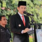 Tarmizi menyampaikan keterangan terkait pencairan Tunjangan Hari Raya (THR) bagi ASN di Kabupaten Aceh Barat yang mulai disalurkan menjelang Idul Fitri, di Meulaboh, Rabu (11/3/2026). Foto: Dok. Pemkab Aceh Barat