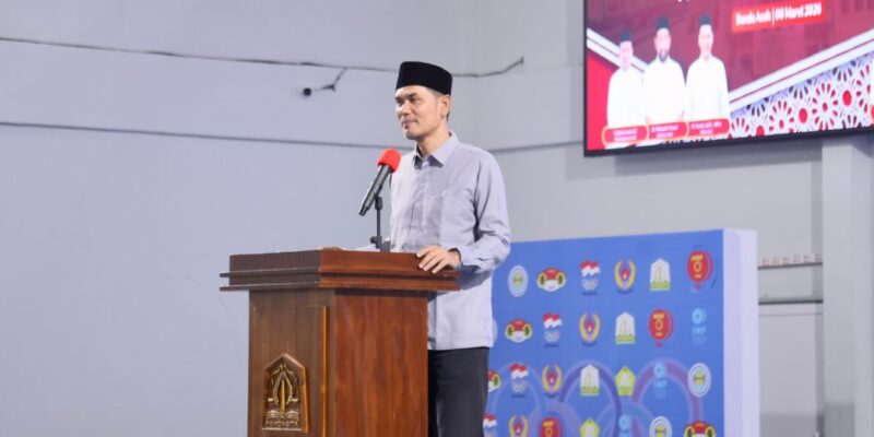 Sekda Aceh, M. Nasir, S.IP, MPA, memberikan sambutan saat menghadiri acara Buka Puasa Bersama KONI Aceh dengan Pelaku Olahraga Aceh, Pelatih, Atlet, dan Anak Yatim, di GOR Persatuan Angkat Berat, Angkat Besi, dan Binaraga Seluruh Indonesia (PABBSI), Banda Aceh, Minggu (8/3/2026). Foto: Dok. Biro Adpim Setda Aceh