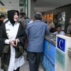 Wali Kota Banda Aceh, Illiza Sa’aduddin Djamal, memantau langsung kehadiran dan pelayanan ASN yang mencapai 99,65 persen pada hari pertama kerja, Rabu (25/3/2026). Foto: Dok. Prokopim Kota Banda Aceh