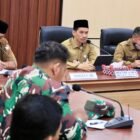 2 Maret 2026 — Suasana rapat pembentukan Satgas Optimalisasi Pendapatan Asli Daerah (PAD) yang dipimpin Bupati Aceh Barat di Meulaboh. Foto: Dok. Istimewa