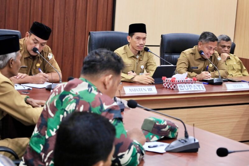 2 Maret 2026 — Suasana rapat pembentukan Satgas Optimalisasi Pendapatan Asli Daerah (PAD) yang dipimpin Bupati Aceh Barat di Meulaboh. Foto: Dok. Istimewa