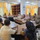 Plt Kadiskominfo Aceh Besar Muhajir, SSTP, MPA didampingi Sekdis Khairul Huda, S.Kom., M.M., melakukan tatap muka dan silaturahmi bersama jajaran ASN dan PPPK di Ruang Rapat Diskominfo Aceh Besar, Kota Jantho, Selasa (2/3/2026). Foto: Dok. Istimewa