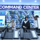 Wali Kota Banda Aceh Illiza Sa’aduddin Djamal meninjau fasilitas Command Center guna memastikan kesiapan sistem pelayanan dan pengawasan berbasis digital di Banda Aceh, Rabu (25/3/2026). Foto: Dok. Istimewa