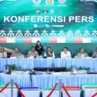 Konferensi pers pengungkapan jaringan perburuan gajah Sumatera oleh Polda Riau di Mapolda Riau, Selasa (3/3/2026), dipimpin Kadivhumas Polri Irjen Pol. Johnny Eddizon Isir. Foto: Dok. Istimewa 