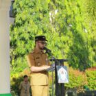 Wakil Bupati Aceh Barat Said Fadheil memberikan arahan kepada ASN saat apel gabungan usai Idulfitri 1447 H di Meulaboh, Senin (30/3/2026). Foto: Dok. Istimewa
