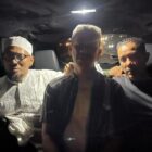 Petugas Tim Tangkap Buronan (Tabur) Kejaksaan Tinggi Aceh saat mengamankan seorang buronan kasus pelecehan seksual yang masuk Daftar Pencarian Orang (DPO), Rabu (11/3/2026). Foto: Dok. Istimewa 