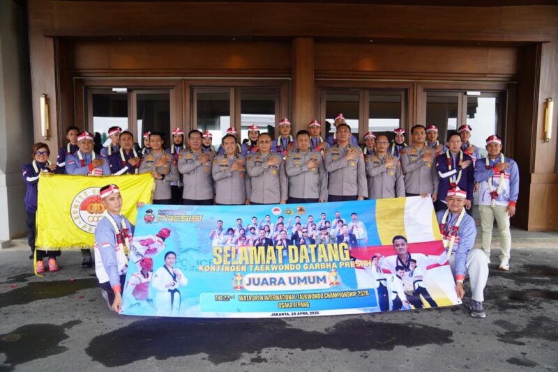 Foto bersama saat penyambutan Kontingen Taekwondo Garbha Presisi Polri di Bandara Soekarno-Hatta usai meraih juara umum di Jepang, Selasa (28/4/2026). Foto: Dok. Istimewa 