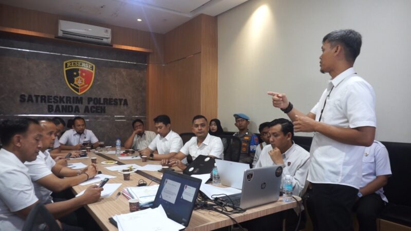 Petugas Satreskrim Polresta Banda Aceh saat melakukan gelar perkara kasus penganiayaan balita di daycare Yayasan BD, Rabu (29/4/2026). Foto: Dok. Istimewa 