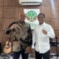Tokoh Aceh T. Rival Amiruddin (kiri) bersama pejabat di lingkungan Kementerian Pertanian RI usai pertemuan di Jakarta. Foto: Dok. Istimewa