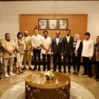 Foto bersama usai audiensi antara Pemerintah Aceh dan Kedutaan Besar UEA terkait kerja sama ekonomi dan pengembangan sektor strategis, Jakarta, Senin (27/4/2026). Foto: Dok. Istimewa 