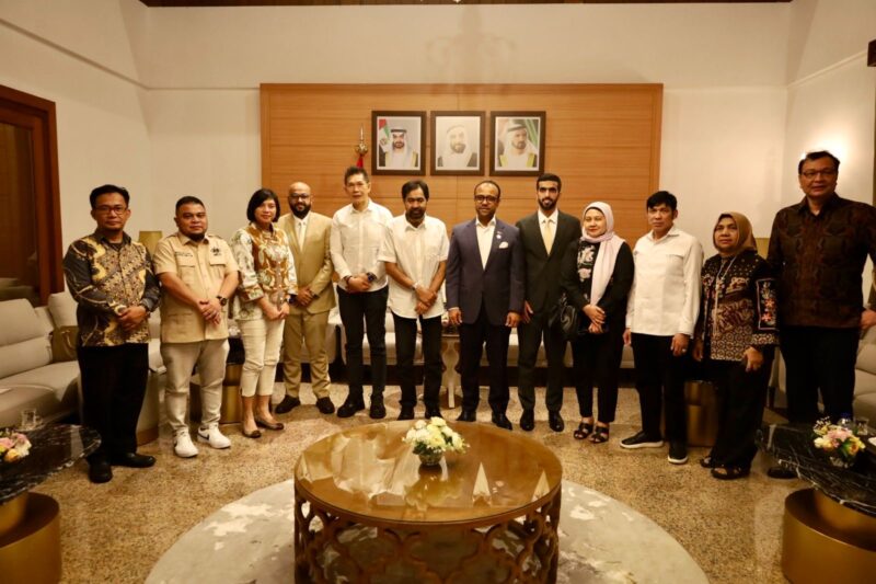 Foto bersama usai audiensi antara Pemerintah Aceh dan Kedutaan Besar UEA terkait kerja sama ekonomi dan pengembangan sektor strategis, Jakarta, Senin (27/4/2026). Foto: Dok. Istimewa 