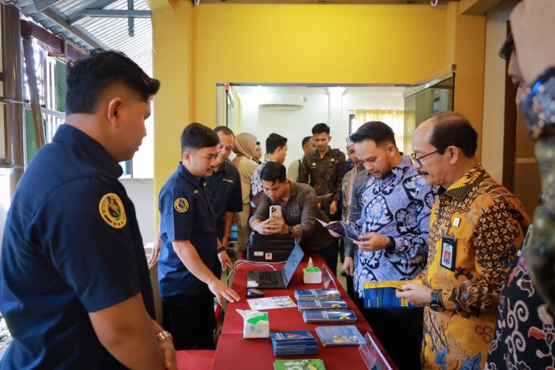 Wakil Bupati Aceh Barat Said Fadheil, SH bersama Kepala Kanwil Kemenkum Aceh Dr. Meurah Budiman saat kegiatan sosialisasi kekayaan intelektual di Meulaboh, Kamis (23/4/2026). Foto: Dok. Istimewa 