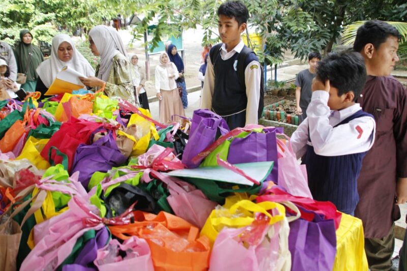 Ilustrasi siswa di Banda Aceh menerima MBG saat bulan Ramadan lalu. Foto: Dok. Istimewa 