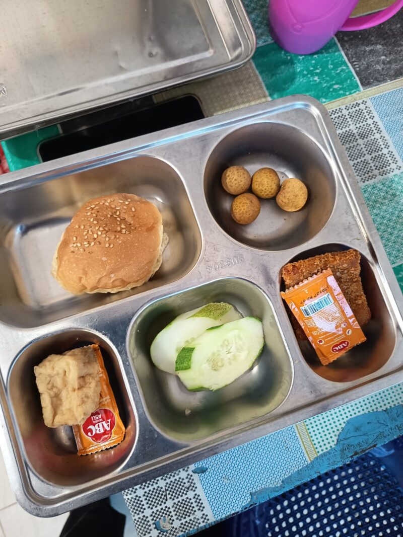 Menu MBG di MAN 1 Abdya pada hari Jum'at. Foto. Dok. A. Rani/Acehnow.com