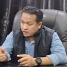 Ketua PW IWO Aceh, Chairan Manggeng, menyampaikan sikap terkait pemanggilan wartawan oleh Polda Aceh di Banda Aceh, Kamis (2/4/2026). Foto: Dok. Istimewa