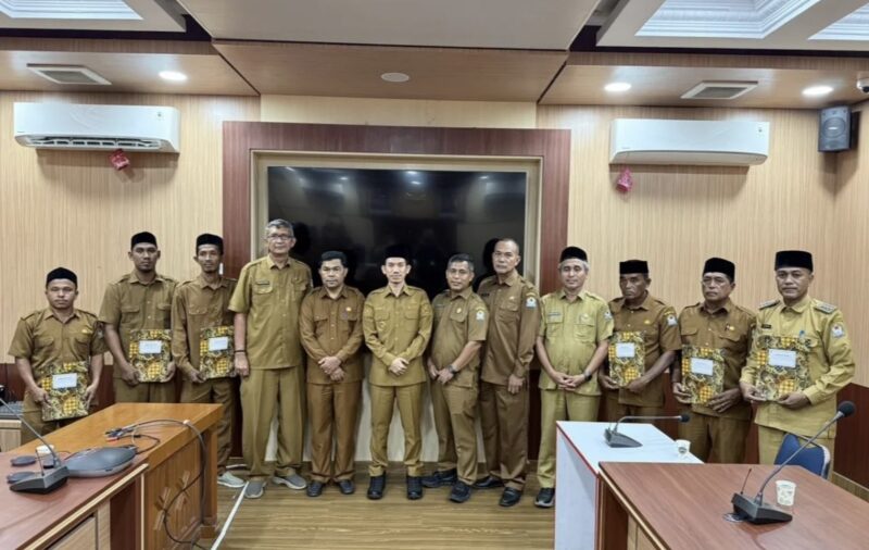 Bupati dan jajaran Pemerintah Kabupaten Aceh Barat berfoto bersama peserta pelatihan metode Gasing di Meulaboh, Senin (6/4/2026). Foto: Dok. Pemkab Aceh Barat