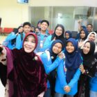 Wali Kota Banda Aceh Illiza Sa’aduddin Djamal melepas 15 siswa SMP untuk mengikuti Program IKON di Bandara Sultan Iskandar Muda, Minggu (12/4/2026). Foto: Dok. Prokopim Kota Banda Aceh