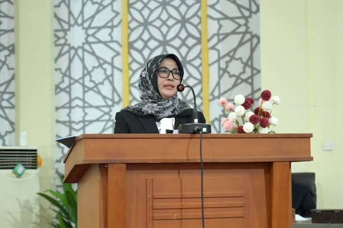 Hj Efiaty Z menyampaikan harapan agar pengembangan sektor tiram di Alue Naga mendapat dukungan lintas pihak demi penguatan ekonomi warga pesisir, Rabu (15/4/2026). Foto: Dok. DPRK Banda Aceh