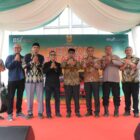 Foto bersama Sekdako Banda Aceh Jalaluddin dan jajaran usai pembukaan Peukan Moto Aceh 2026 yang digelar di Banda Aceh, Kamis (16/04/2026). Foto: Dok. Prokopim Kota Banda Aceh 