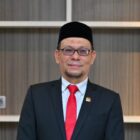 Wakil Ketua DPRK Banda Aceh memberikan apresiasi atas capaian MTsN 1 Model Banda Aceh yang berhasil masuk Top 10 nasional berdasarkan prestasi siswa. Foto: Dok. DPRK Banda Aceh