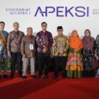 Wakil Wali Kota Bukittinggi bersama para kepala daerah peserta APEKSI Komwil I berfoto bersama usai Gala Dinner di Banda Aceh, Minggu (19/4/2026) malam. Foto: Dok. Diskominfo Kota Banda Aceh