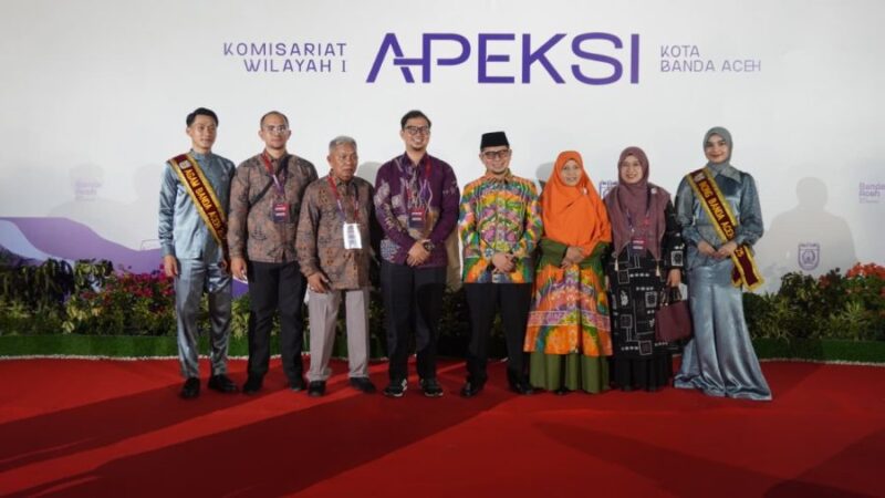 Wakil Wali Kota Bukittinggi bersama para kepala daerah peserta APEKSI Komwil I berfoto bersama usai Gala Dinner di Banda Aceh, Minggu (19/4/2026) malam. Foto: Dok. Diskominfo Kota Banda Aceh