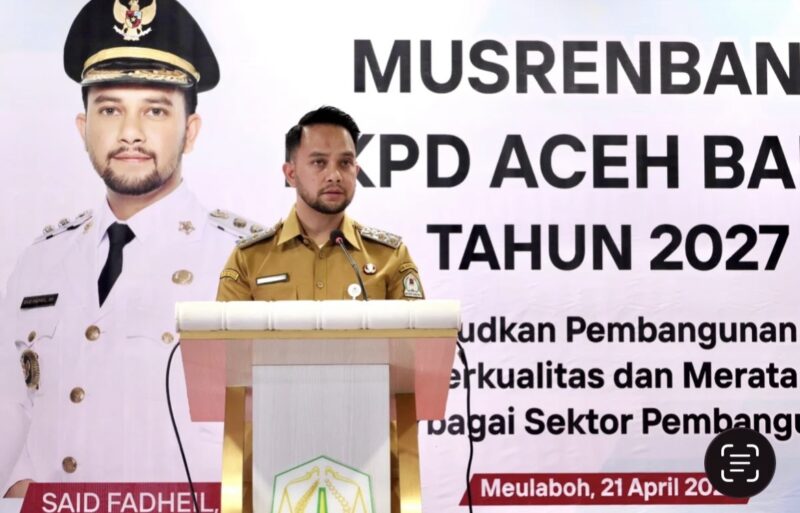 Wakil Bupati Aceh Barat memberikan arahan dalam Musrenbang RKPD 2027, menekankan pentingnya pemerataan pembangunan dan penyusunan program yang tepat sasaran bagi masyarakat, Selasa (21/4/2026). Foto: Dok. Pemkab Aceh Barat