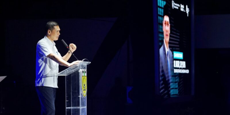 Sekda Aceh, M. Nasir S.IP, MPA, saat membuka “BAA Talks” (Banda Aceh Academy) Seminar Nasional bertema Leading Regions, Shaping Indonesia’s Future yang diselenggarakan oleh Pemerintah Kota Banda Aceh, di Gedung AAC Dayan Dawod, Banda Aceh, Rabu (22/4/2026). Foto: Dok. Biro Adpim Setda Aceh