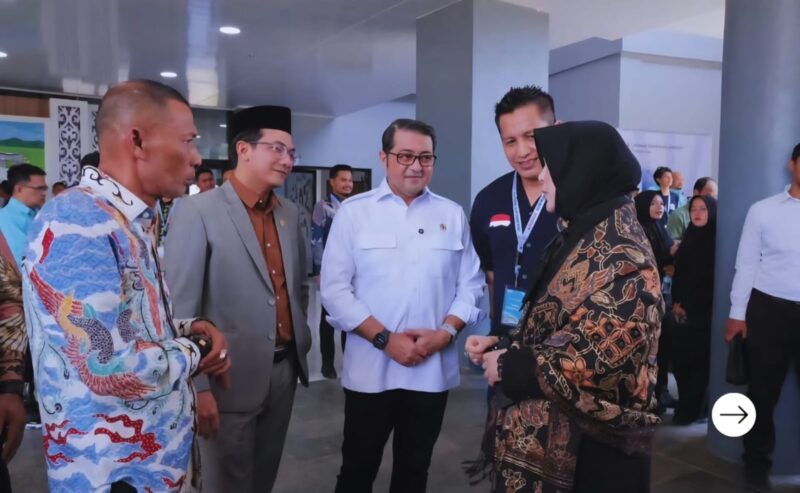 Ketua DPRK Banda Aceh Irwansyah ST bersama Wali Kota Illiza Sa’aduddin Djamal menghadiri relaunching AMANAH di Gedung AMANAH Ladong, Aceh Besar, Kamis (23/4/2026). Foto: Dok. Diskominfo Kota Banda Aceh