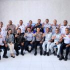 Kepala Dinas Perhubungan Aceh Barat, Erdian Mourny, foto bersama para stakeholder usai kegiatan Coffee Morning Forum Lalu Lintas di ruang rapat Dishub Aceh Barat, Meulaboh, Kamis (23/4/2026). Foto: Dok. Istimewa 