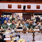Suasana pertemuan Pemerintah Aceh dan Baleg DPR RI dalam rangka pembahasan revisi UUPA di Anjong Mon Mata, Banda Aceh, Kamis (16/4/2026). Foto: Dok. Istimewa