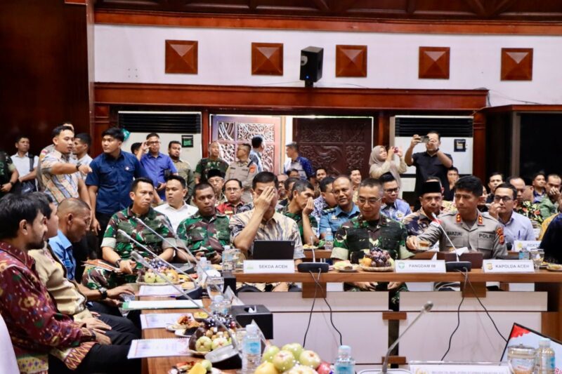 Suasana pertemuan Pemerintah Aceh dan Baleg DPR RI dalam rangka pembahasan revisi UUPA di Anjong Mon Mata, Banda Aceh, Kamis (16/4/2026). Foto: Dok. Istimewa