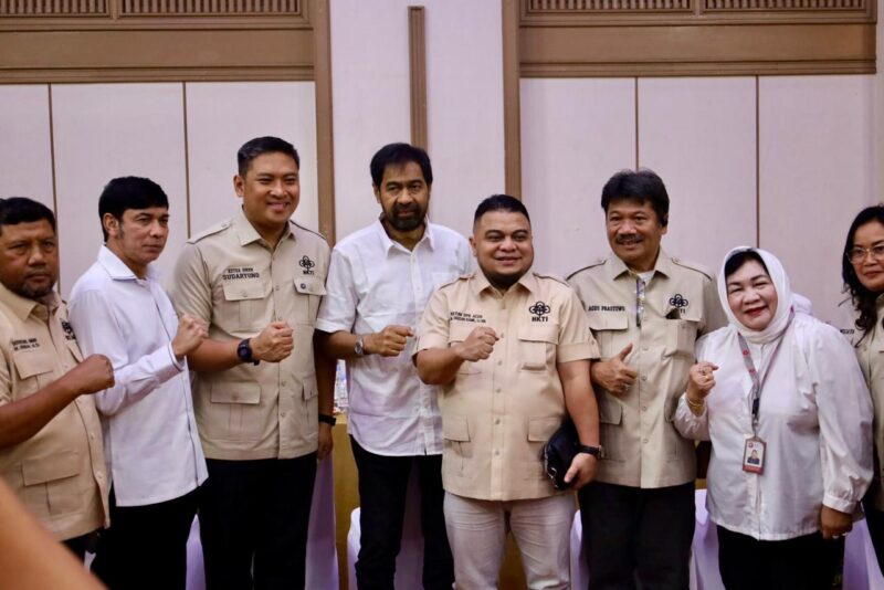Mualem bersama sejumlah pejabat nasional foto bersama usai prosesi peluncuran InnoFood 2026 dan penyerahan santunan kepada anak yatim di Jakarta, Senin (27/4/2026). Foto: Dok. Istimewa 