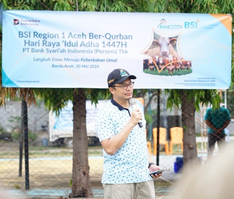 Regional CEO BSI Aceh, Imsak Ramadhan, menyampaikan komitmen BSI dalam penyaluran 282 hewan kurban di Aceh sebagai bagian dari program kurban nasional untuk mendukung kesejahteraan masyarakat dan pemerataan ekonomi umat, Sabtu (30/5/2026). Foto: Dok. Istimewa