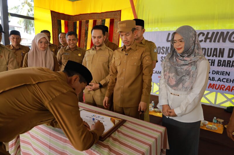 Bupati Aceh Barat Tarmizi bersama Wakil Bupati Said Fadheil saat meresmikan Posko Pengaduan DTSEN di Gampong Ujong Drien, Meureubo, Selasa (5/5/2026). Foto: Dok. Istimewa 