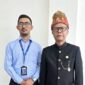 Prof Dr Yusri Yusuf, Ketua Majelis Adat Aceh (MAA) foto bersama Pimred NOA.co.id usai pengukuhan di Aceh Besar, Sabtu (9/5/2026). Foto: Dok. Istimewa 