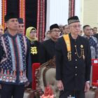 Kapolda Aceh Irjen Pol. Drs. Marzuki Ali Basyah, M.M., menghadiri pengukuhan Pengurus Majelis Adat Aceh Masa Bhakti 2026–2031 di Pendopo Wali Nanggroe, Aceh Besar, Sabtu (9/5/2026). Foto: Dok. Istimewa 