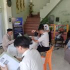 Petugas Imigrasi Meulaboh saat memberikan layanan pembuatan paspor kepada masyarakat Simeulue dalam program jemput bola di daerah setempat, Selasa (5/5/2026). Foto: Dok. Istimewa 