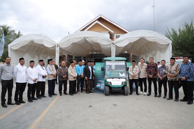Bantuan satu unit buggy car dari Bank Aceh Syariah resmi dioperasikan di Asrama Haji Embarkasi Aceh untuk membantu mobilitas jamaah lansia dan berkebutuhan khusus, Rabu (6/5/2026). Foto: Dok. Istimewa 