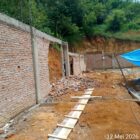 Ket Foto:Tampak kondisi pasangan batu bata pada pembangunan Gedung Koperasi Merah Putih di Kampung Cibro, Kecamatan Celala, yang telah dibongkar karena dinilai tidak sesuai standar.(Dok/Ist)